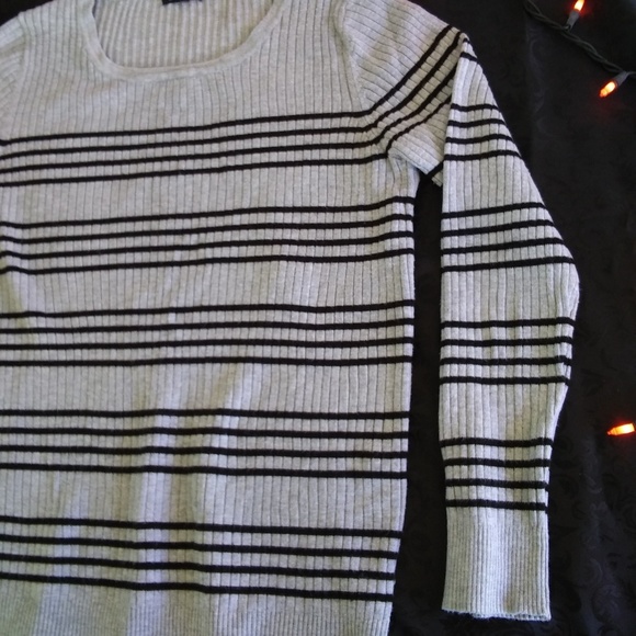 George Sweater - Picture 3 of 3